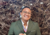 Comunicador Christopher Peña recibe reconocimiento como talento destacado en la Gala Joven 2025