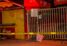 Dejan cabeza humana y cartulina con amenazas en tortería de Tijuana