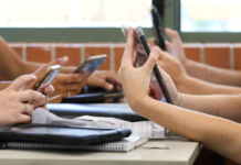 Perú oficializa prohibición del uso de teléfonos en escuelas públicas y privadas