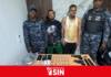 Policía ocupa más de 600 porciones de presuntas drogas y dos pistolas durante operativos en Monte Plata