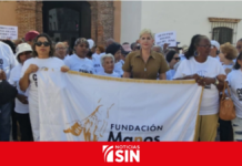 Adultos mayores marchan para exigir centro de atención en Zona Colonial